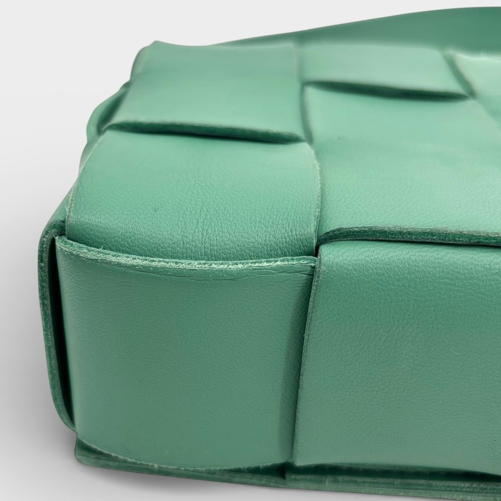 NEW Bottega‎ Veneta Cassette Bag in Mermaid/Gold Leather Crossbody - Picture 14 of 16